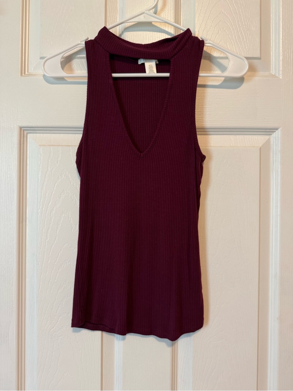 Sleeveless Ribbed V-Neck Tank Top - Wine